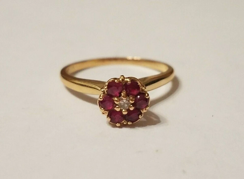 Anillo para mujer 2,2 quilates corte redondo rubí rosa creado en laboratorio chapado en oro amarillo de 14 quilates plateado Foto 2 de 4
