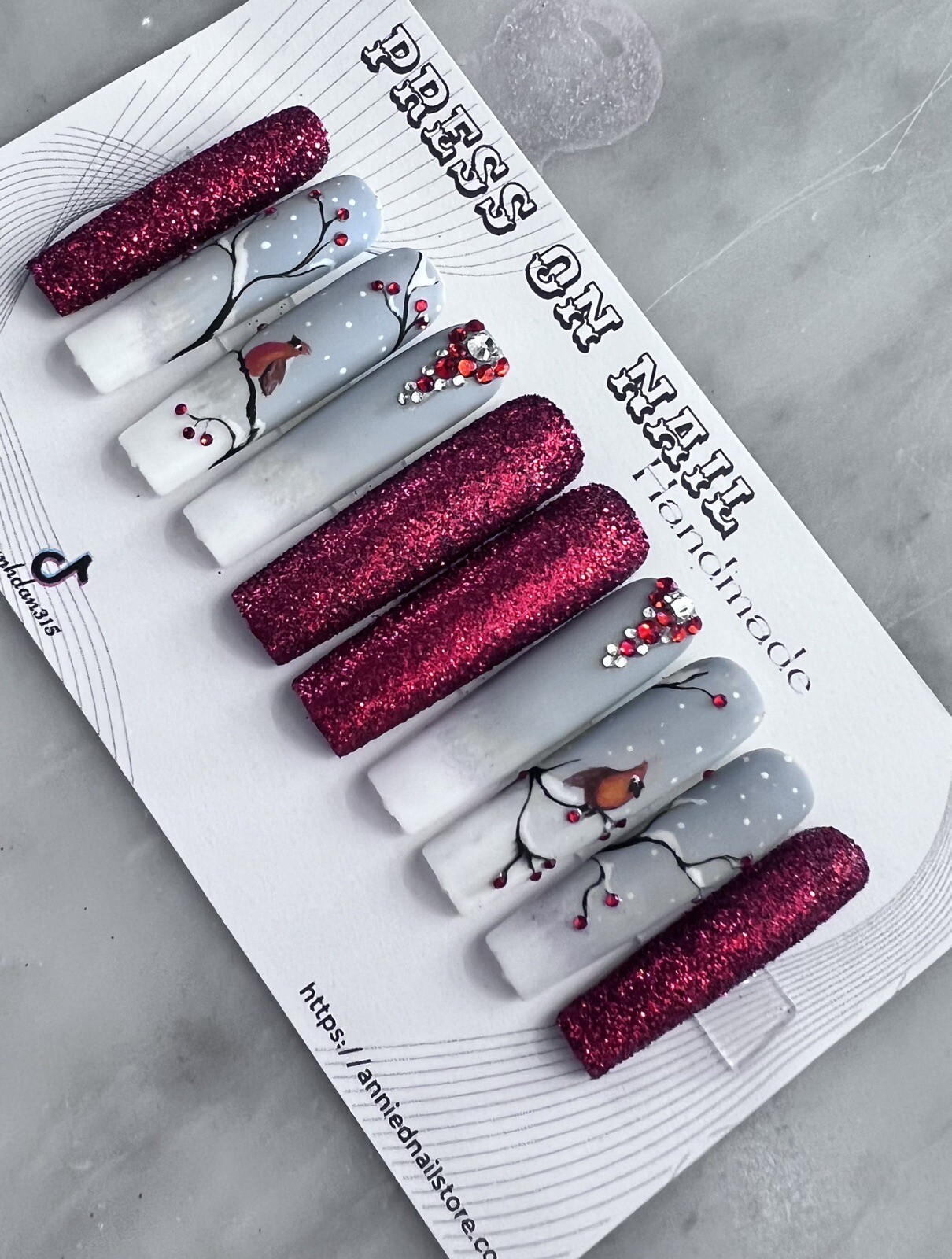 press on nails-image