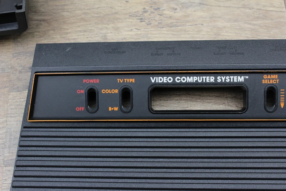 Carcasa de consola de 4 interruptores Atari 2600 carcasa de plástico solo CX-2600 A Foto 3 de 4