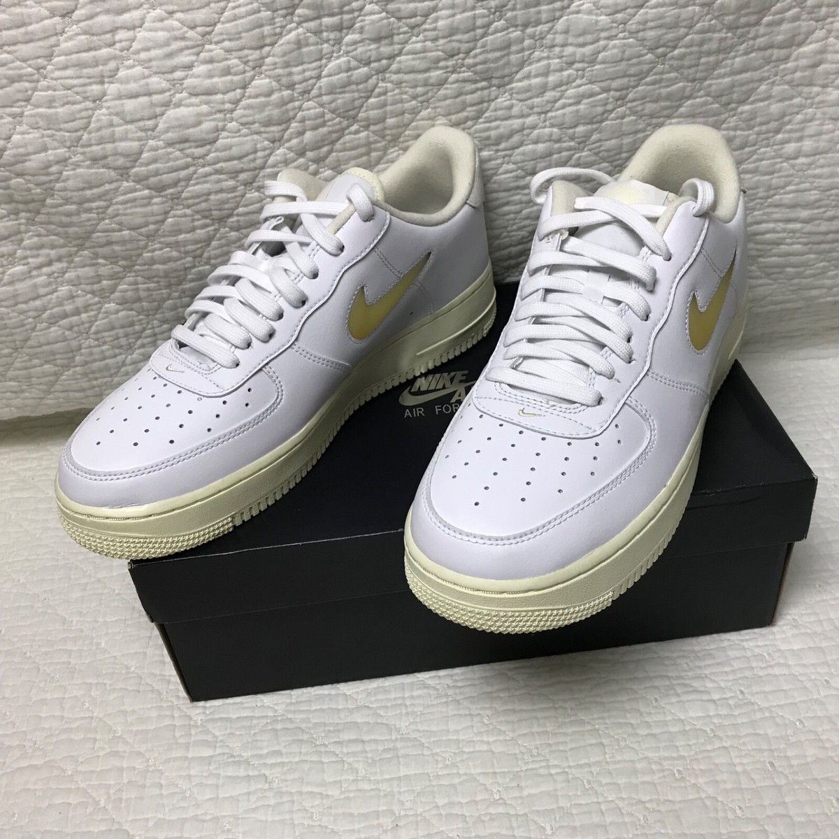 Nike Air Force 1 '07 LX Shoes Men's SZ 11 White/Pale Vanilla