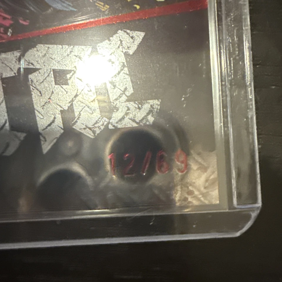 2024 Cryptozoic CZPlus Dark Nights Metal DNM53 Brilliance Red Deco Foil 12/69 - Image 2 of 3