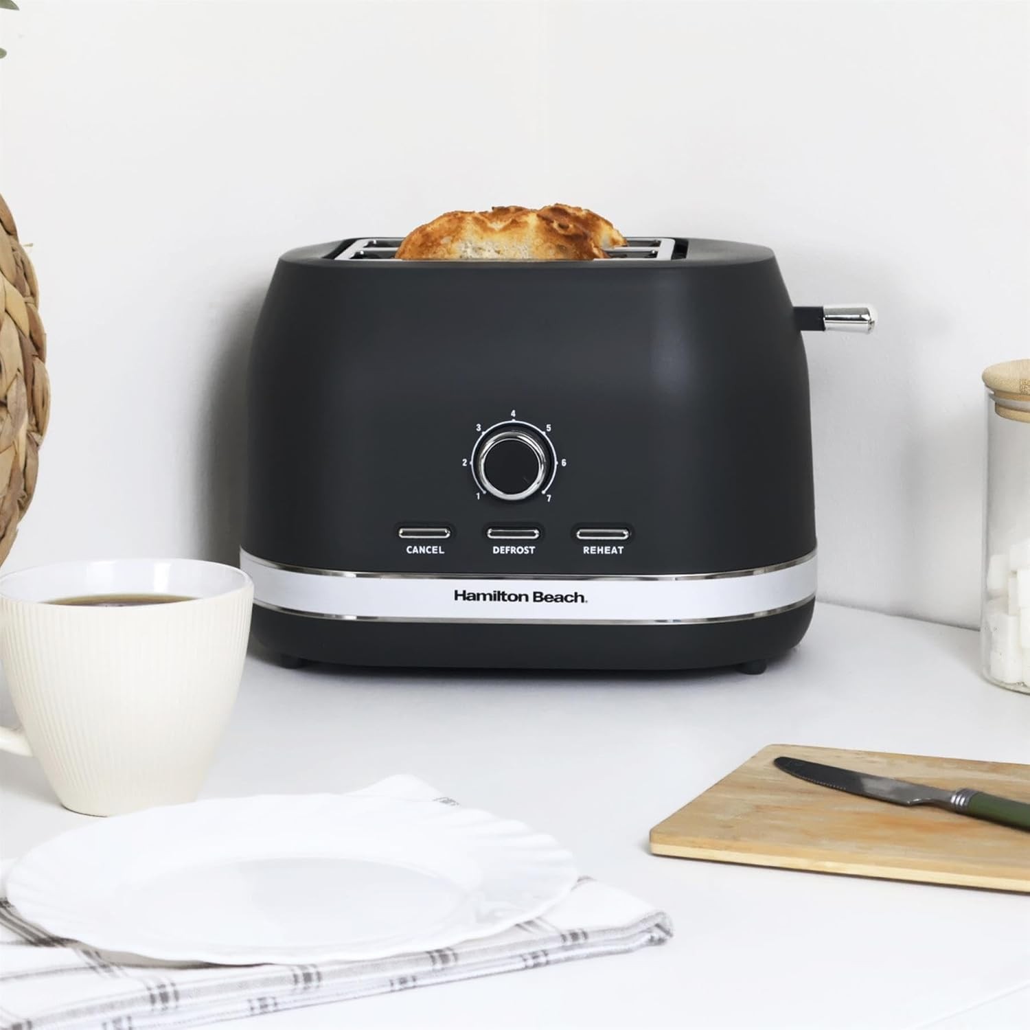 Hamilton Beach Toaster 2 Slice, Ella, 800W, Wide Slots, 7 Variable Browning Levels, Defrost, Cancel & Reheat Settings, Removable Crumb Tray, Integrated Cord Storage, Matte Black - HBT1322MB - Image 4
