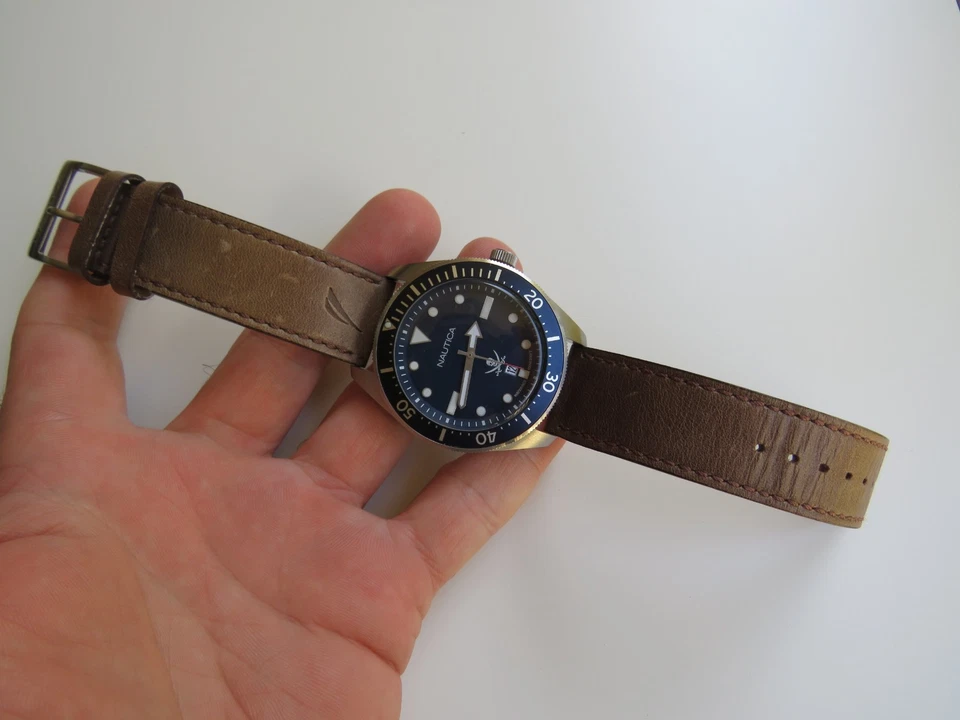 NAUTICA NAVY Divers quartz mens wrist watch Works - Image 3 of 4