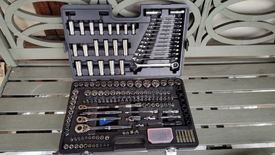   Halfords Advanced 200-tlg. Steckschlüsselsatz Ratsche metrisch / imperial.