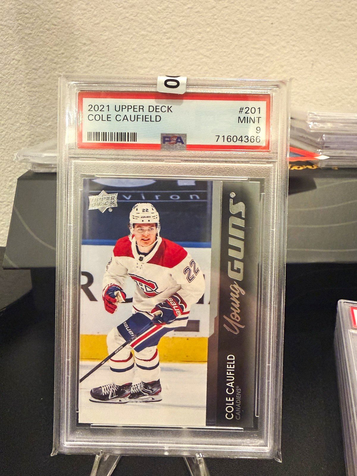 Upper Deck 2021-22 Series 1 Young Guns Cole Caufield RC #201 PSA 9