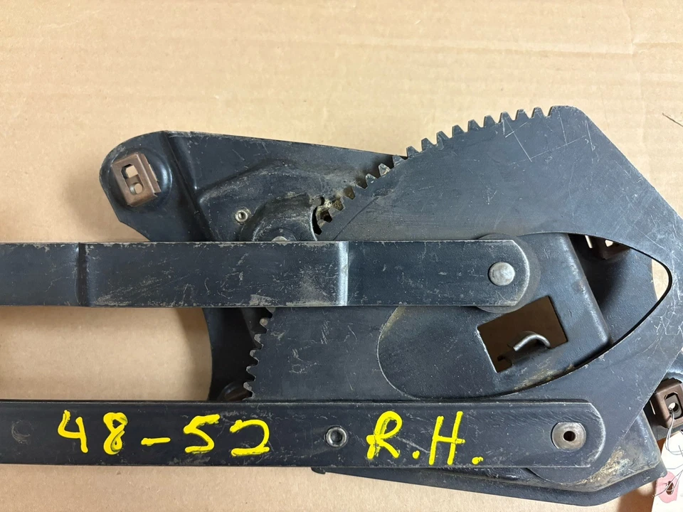 1948 - 1952 年福特卡车 NOS 右侧车窗调节器适用于福特 F -1 至 F-5。 #7C-812300 — 第 4/4 张图片