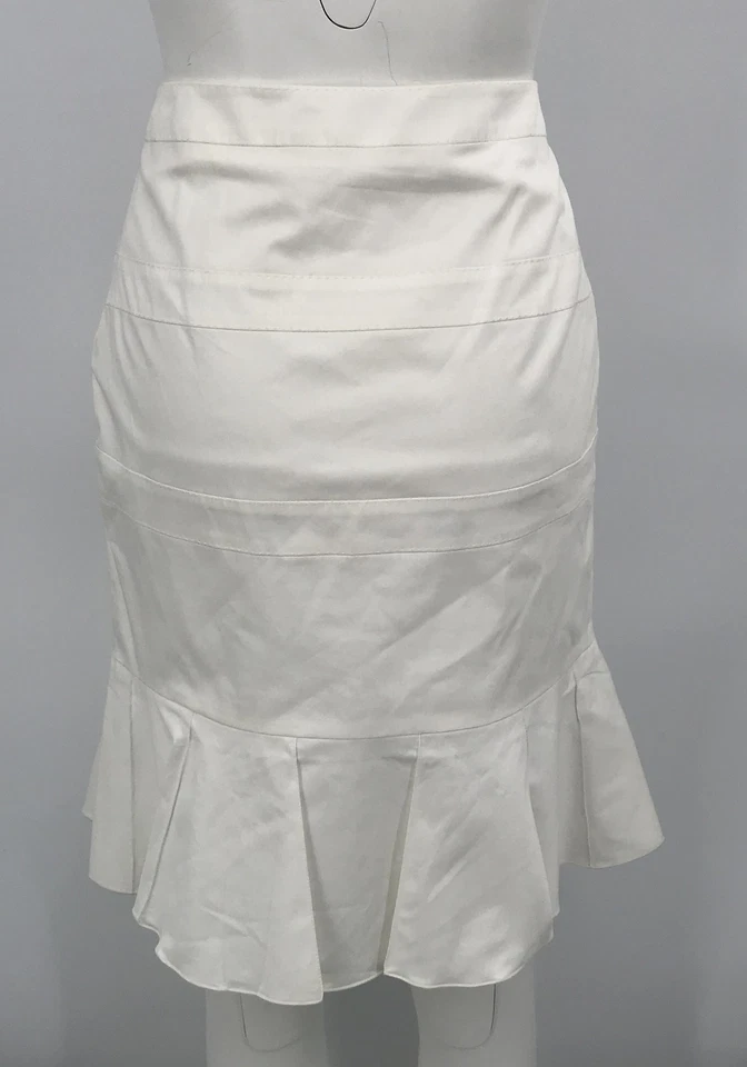 Falda Salvatore Ferragamo blanca en capas con parte inferior plisada talla 8 Foto 3 de 4