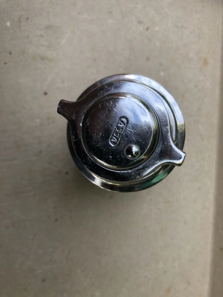 SAAB 96 Sport 2 tiempos Bullnose V4 1964 a 1967 bloqueo de maletero N.O.S ¡Raro!! Foto 4 de 4