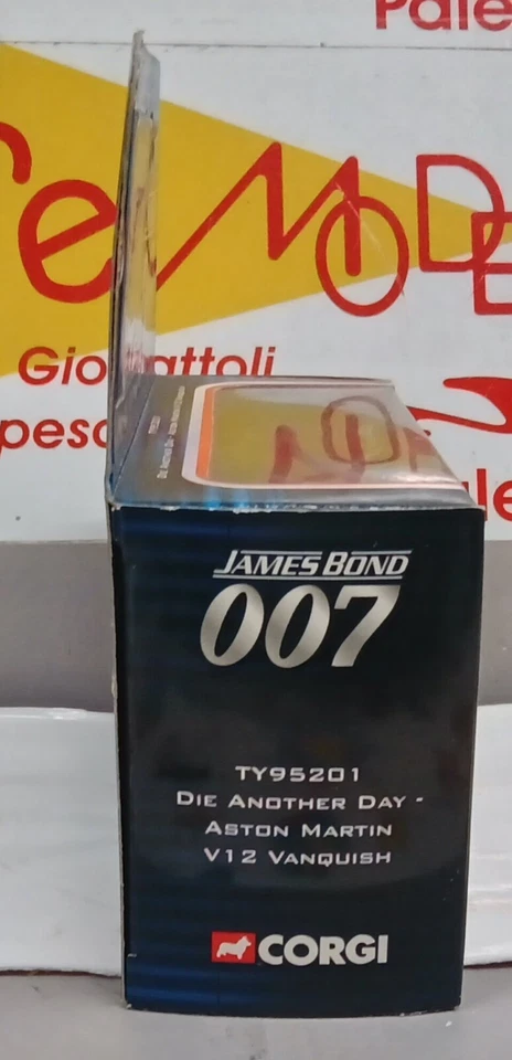 CORGI PLUS 2 ASTON MARTIN V12 VANQUISH DIE ANOTHER DAY - Immagine 2 di 3