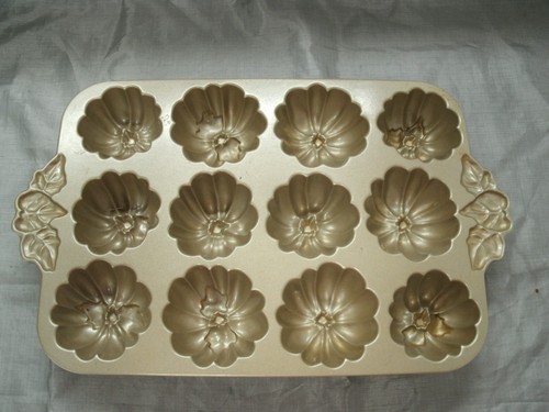 Nordic Ware FONTE D'ALUMINIUM Récolte d'Automne Citrouille Patch Pan