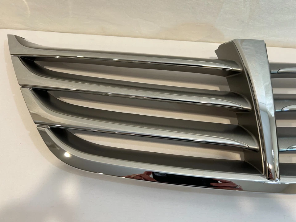 REJILLA DELANTERA OEM HYUNDAI GENESIS 2011-2014 86351-3M500 Foto 2 de 4