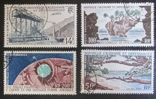 Lot 4 timbres obl - Nouvelle Calédonie Poste aérienne - Bonne cote (voir photo)