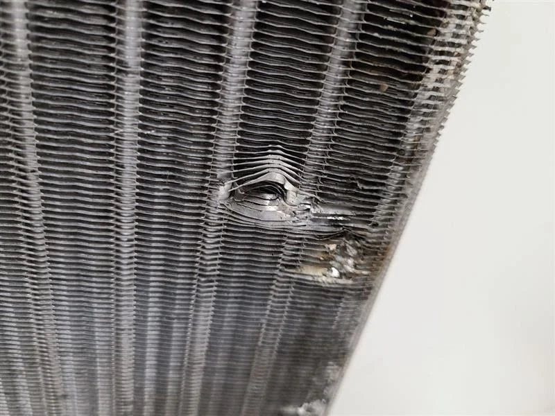 Pontiac Bonneville 2000-2005 condensador de aire acondicionado SE 00-05 52482155 Foto 3 de 4