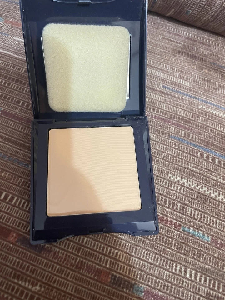 Avon Clear Finish Great Complexion Pressed Powder Acne Treatment 11.3g Natural B - Image 3 of 3