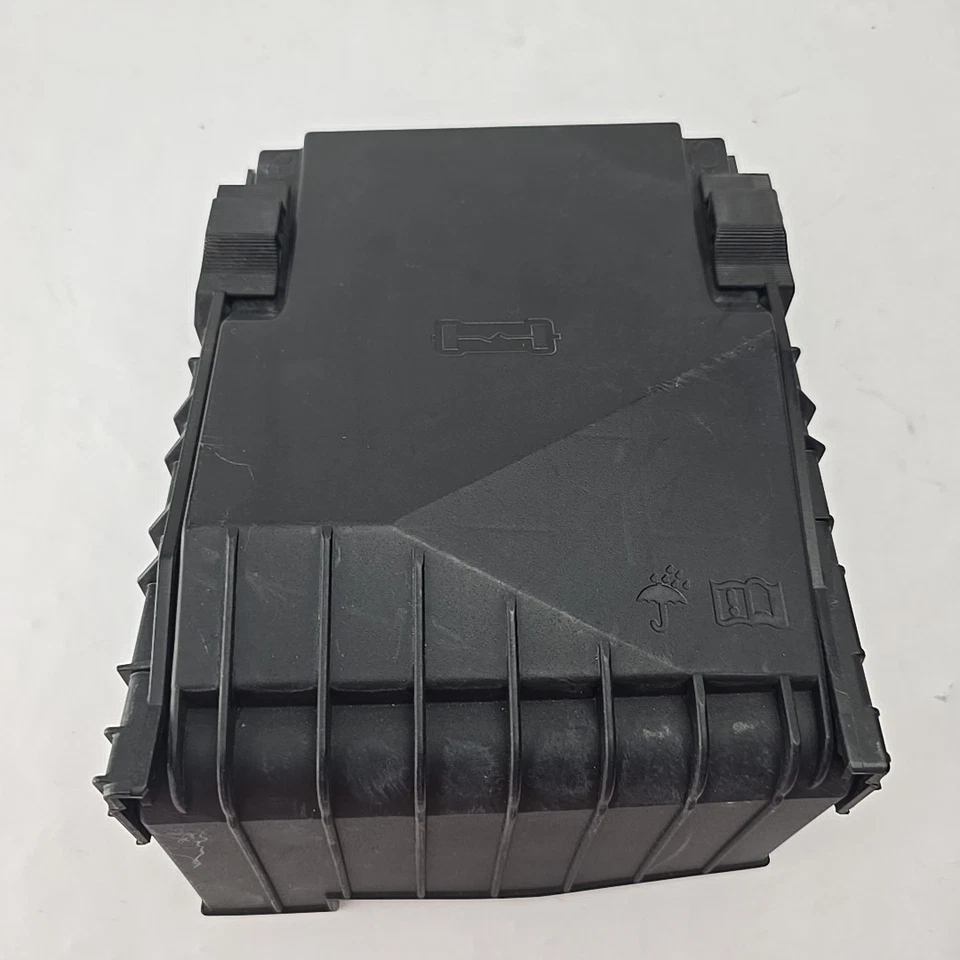 VOLKSWAGEN CC 2009-2017 COMPARTIMENTO DEL MOTOR CAJA RELÉ DE FUSIBLES CARCASA CUBIERTA OEM Foto 2 de 4