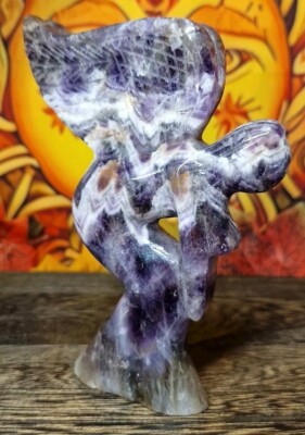 Handgeschnitzter lila Chevron Amethyst Kristall Engel 125 mm 236 g - 3. Auge Chakra