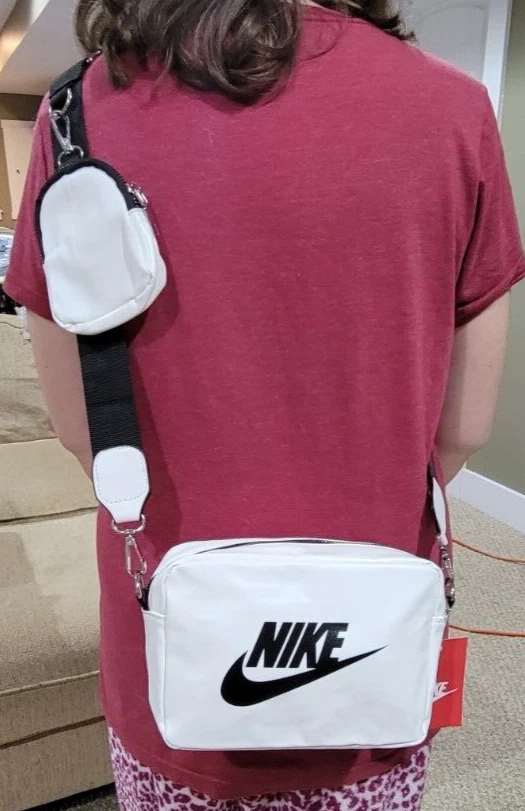 NUEVO CON ETIQUETAS Nike Bolso de Hombro Cartera *2 Colores* Bandolera Elección del Comprador Foto 2 de 4