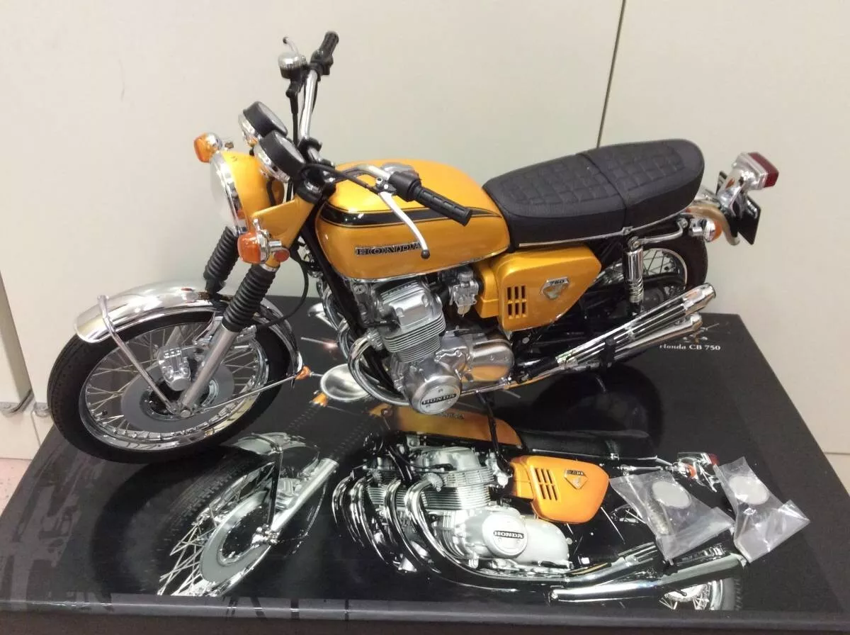 Mini Champs HONDA CB750 (K0) scale: 1/6 weight: 2.5kg Candy Gold from Japan