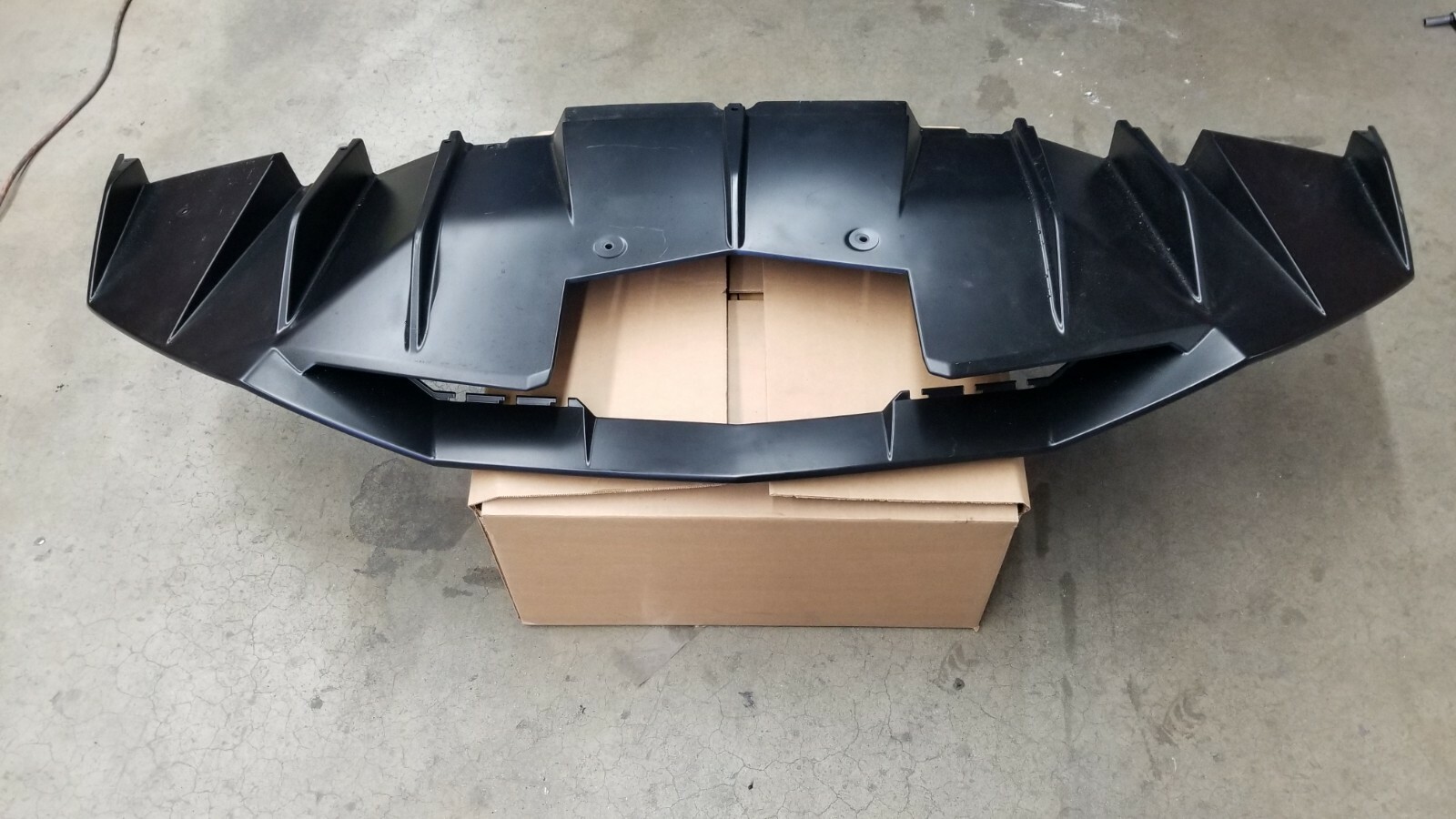 LAMBORGHINI AVENTADOR COUPE ROADSTER REAR BUMPER DIFFUSER OEM 470807539B LP700