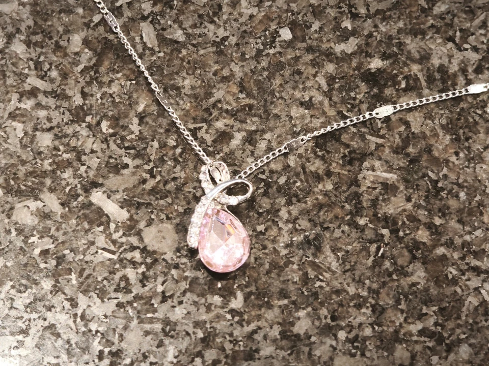 Schöne Goldene Damenhalskette/Anhänger Tropfenförmig In Rosa Und Strasssteinen - Bild 2 von 4