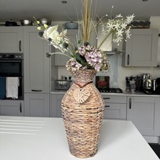 Wicker Vase Flower Vase Set Heart Piece & Set of Decorative Mew Mix Flowers