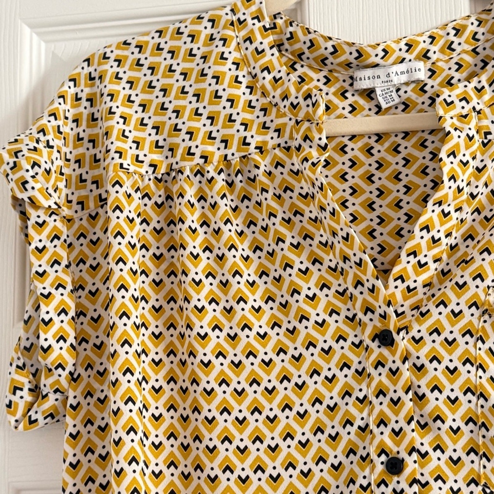 Chic Yellow Patterned Blouse - image 6