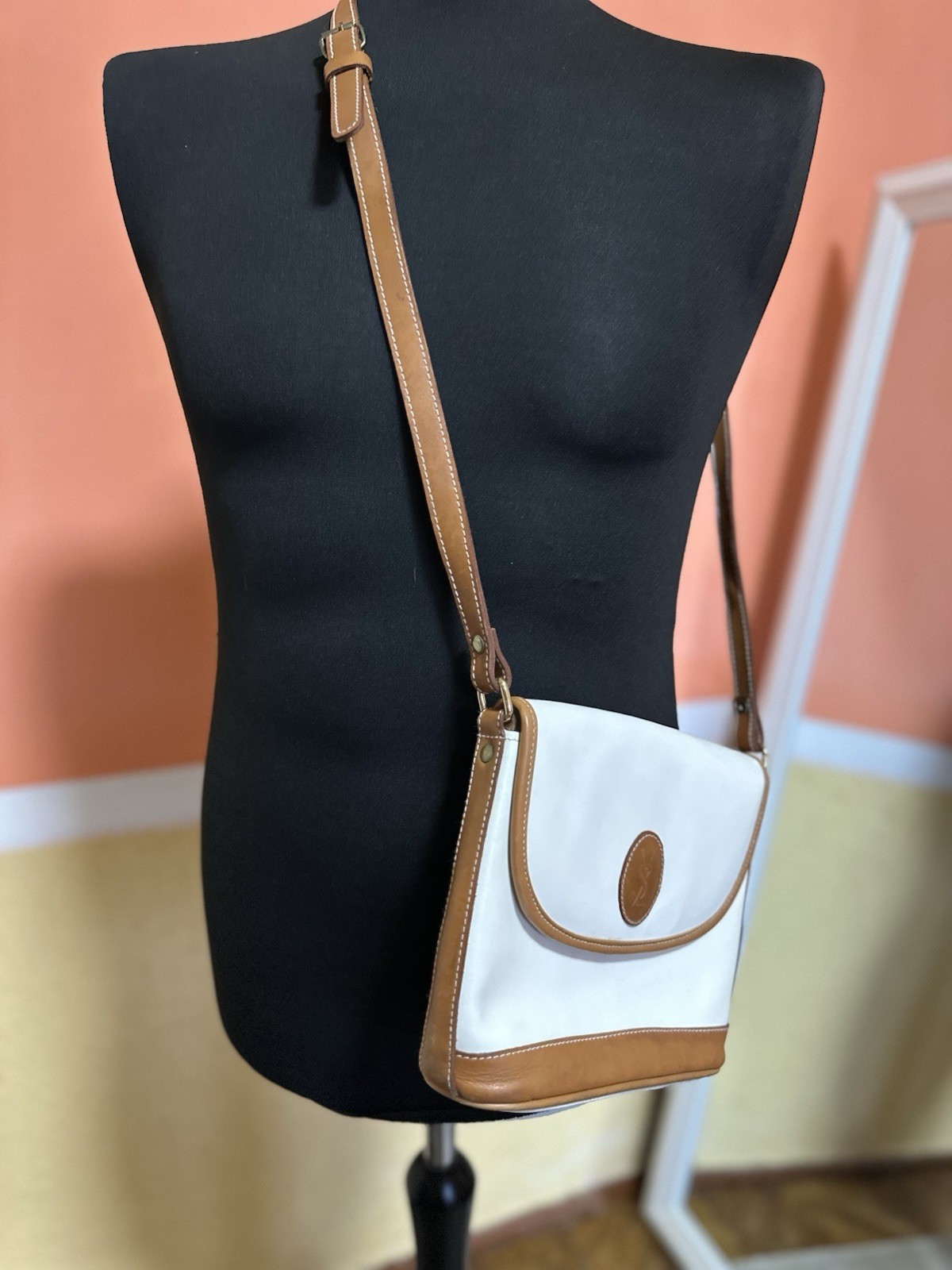 SAINT LAURENT Borsa a tracolla vintage YSL in pelle bianca con tracolla