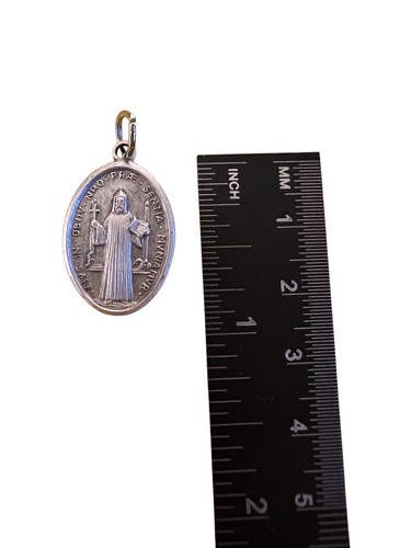 ST BENEDICT MEDAL BENEDICTINE PROTECTION NEW VINTAGE CATHOLIC GIFT SILVER RARE - Picture 3 of 4