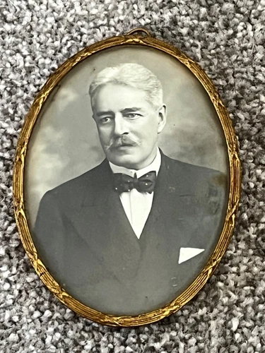 early 1900s oval framed  miniature photo of a gentleman ( wall hanging )
