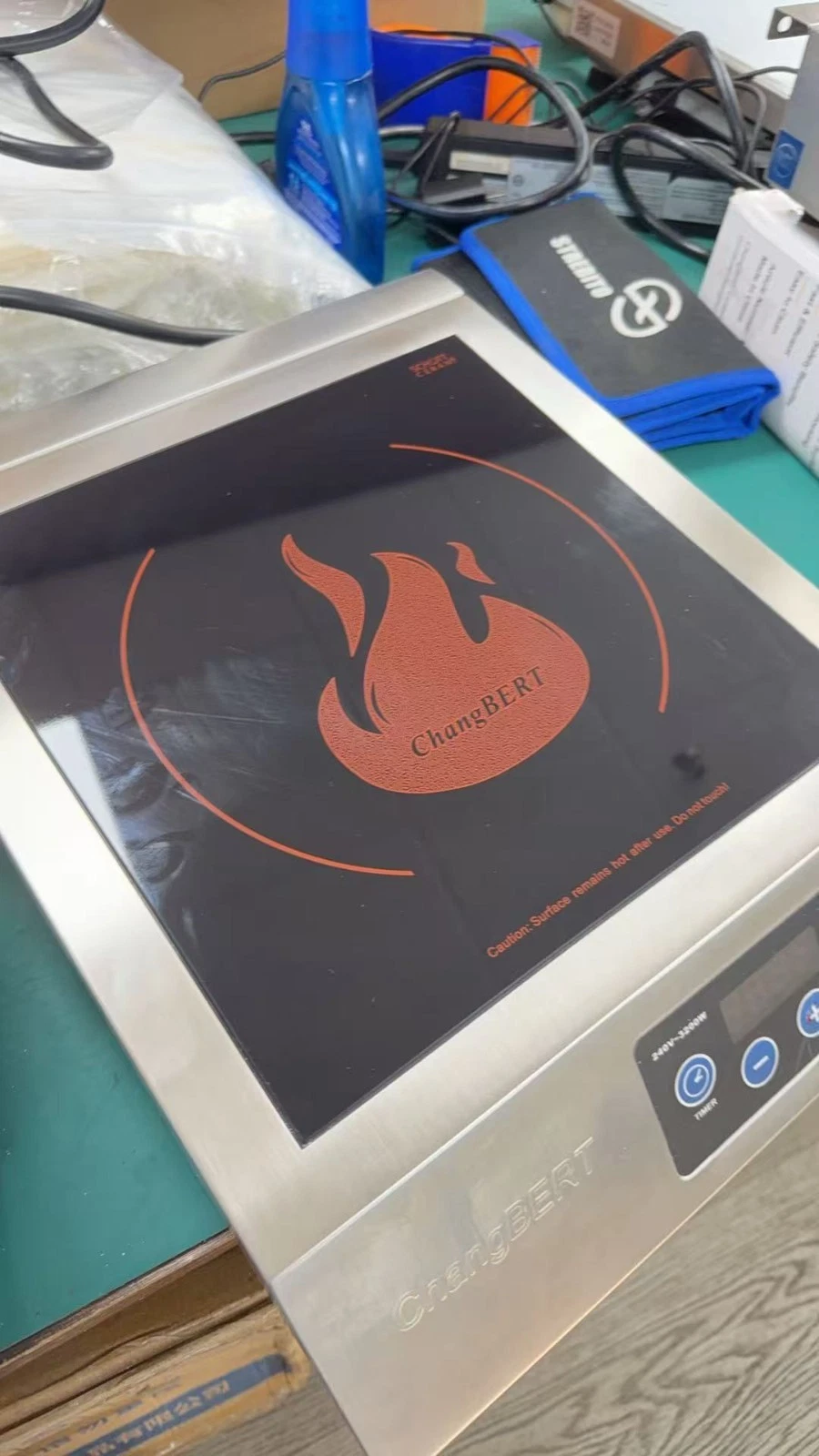 ChangBERT 3200W Commercial Induction Cooktop 240V NSF Countertop Burner 102718-A
Opens in a new wind