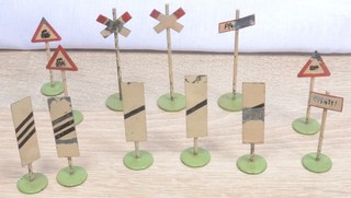 12 Stk. Märklin Warnschilder/Hinweistafeln/Signalbalken / Spur 0