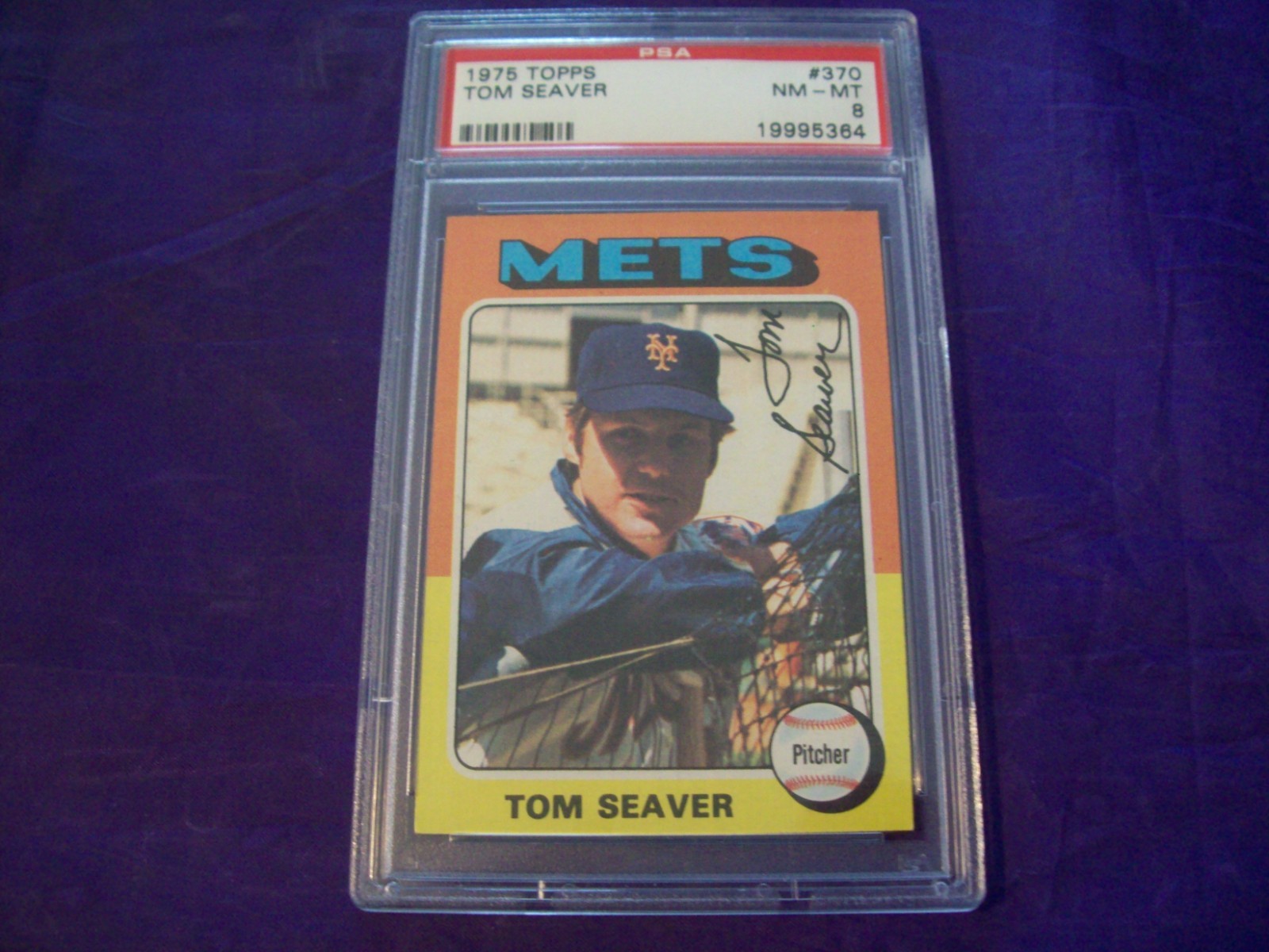 1975 TOPPS #370 TOM SEAVER PSA 8
