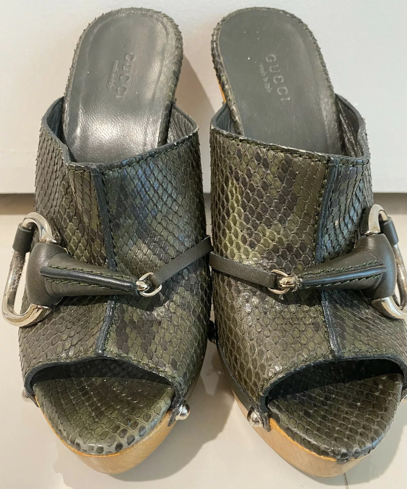 GUCCI GREEN PYTHON SNAKESKIN HORSEBIT WOODEN PLAT… - image 2