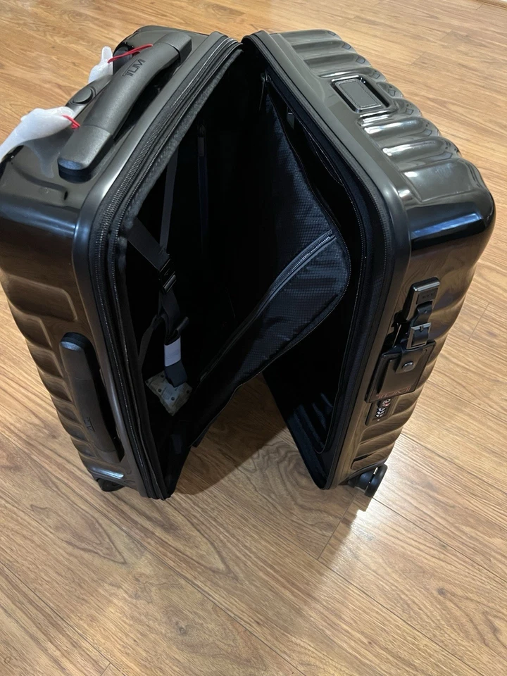 TUMI 19 Degree  International Expandable Carry-On, built in usb charger.  Black - Image 2 of 4