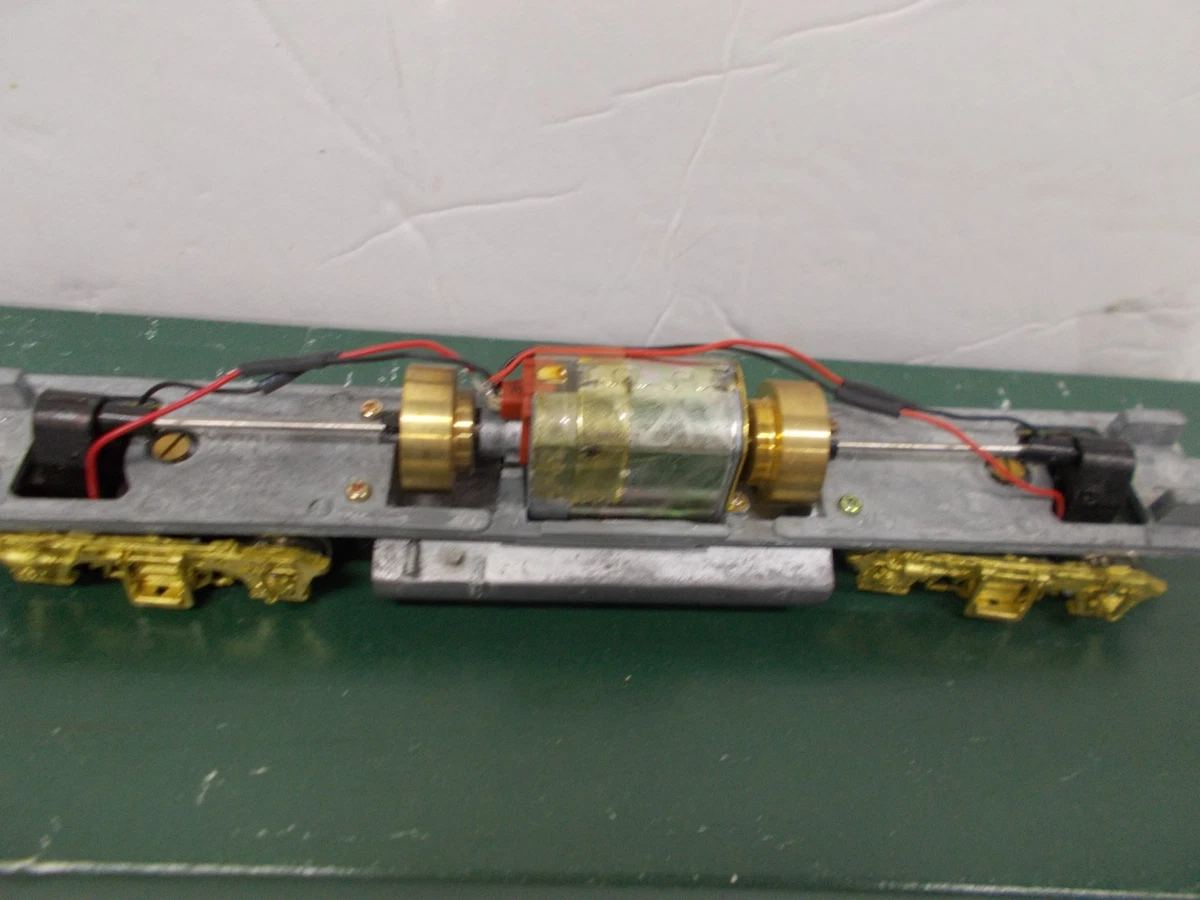 OVERLAND MODELS # 5359~ DRIVE SYSTEM FOR ATHEARN GP50 W/LARGE TANKS~HO SCALE
