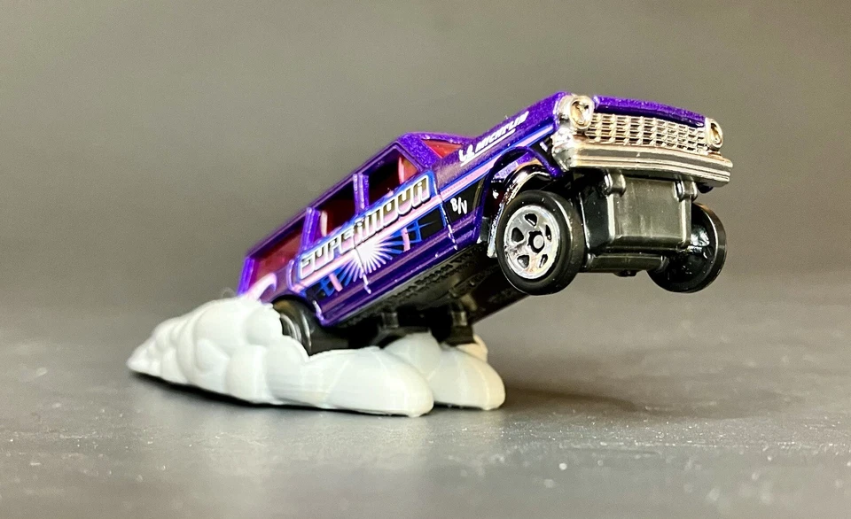 Hot Wheels 64 Chevy Nova Wagon Burnout Wheelie Estatua Gris, No Incluye Coche Foto 2 de 4
