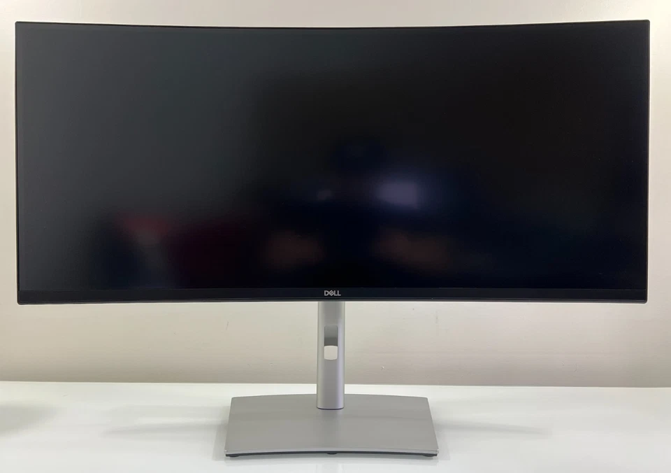 Dell 34" Curved USB-C Hub IPS Monitor WQHD 3440 x 1440  - P3424WE Grade A- - Image 2 of 4