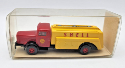 Wiking HO 1:87  No. 22883 Bussing 8000 Shell Tanker. Made in Germany