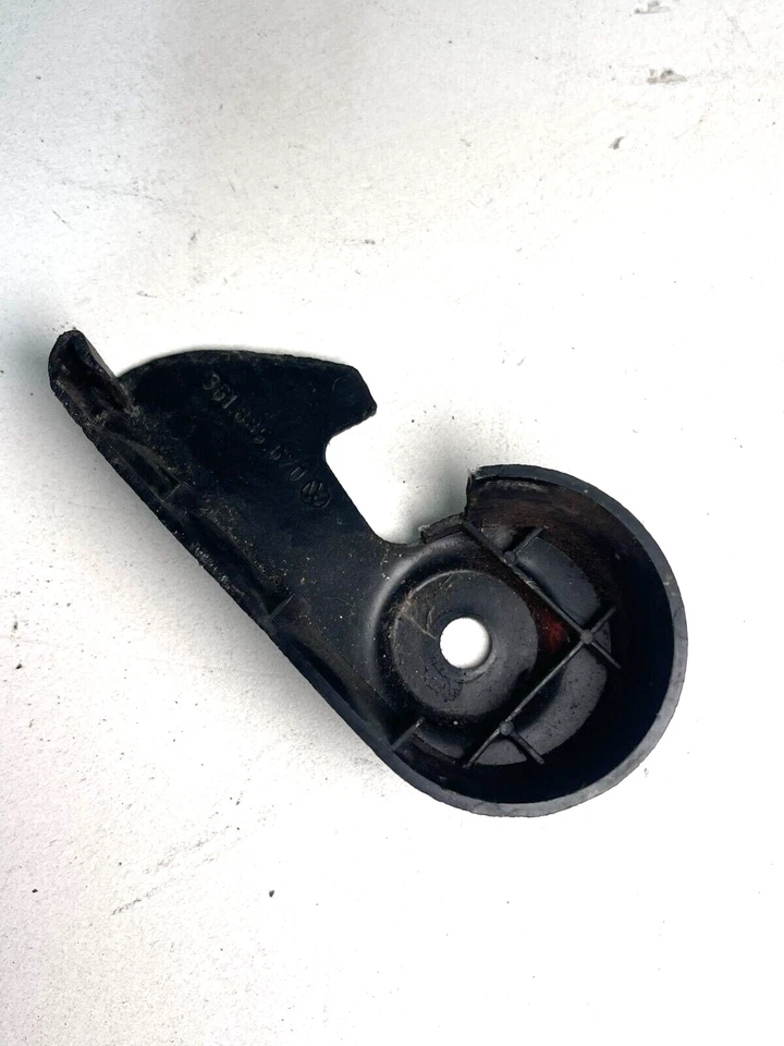 Volkswagen Squareback 1973 cierre asiento trasero cubierta de plástico Foto 3 de 4