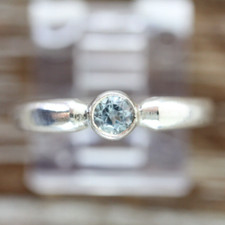 VINTAGE BLUE TOPAZ BAND STERLING SILVER 925 RING SZ 8 SOUTHWEST RETRO PRETTY