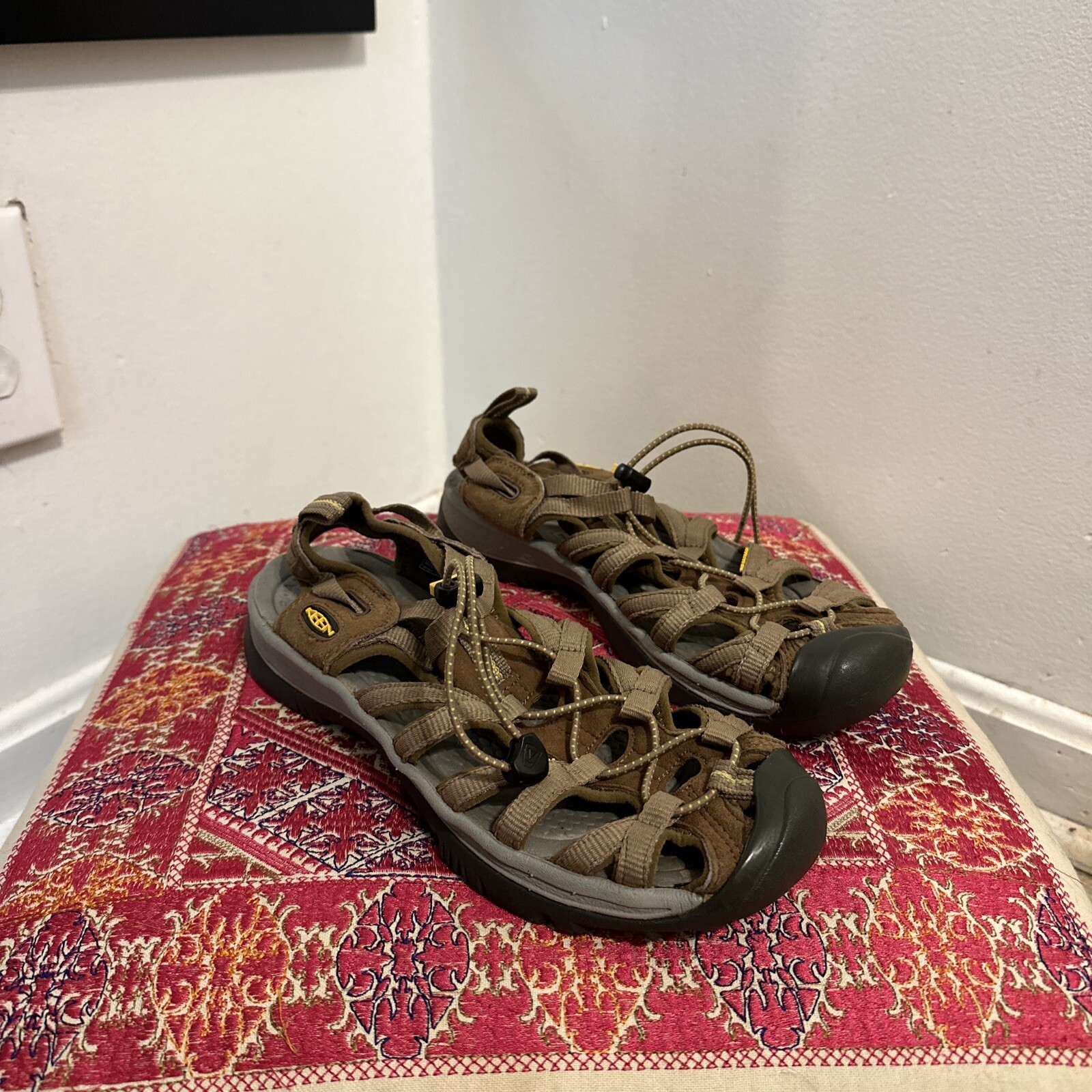 Sandali in gomma impermeabili da donna marroni Keen Whisper taglia 8 5