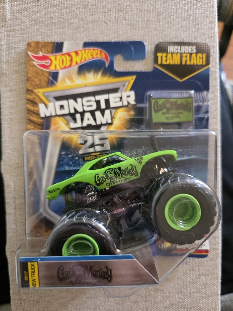 ミニカー Hot Wheels Gas Monkey Monster Jam 2017 New 2017 HOT Wheels Monster Jam 25th Anniversary Team FLAG GAS