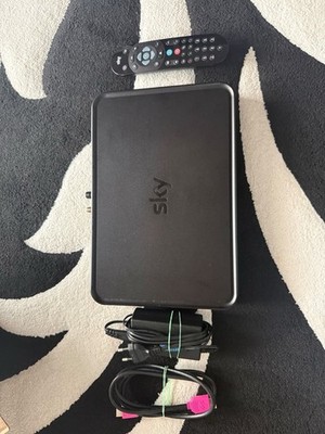 Sky Q Sat Receiver 1 TB Festplatte Humax ESD 160s/VE Fernbedienung, HDMI Kabel