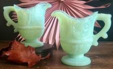 Paar Portieux um 1894 französisches viktorianisches opalisierendes Puddingglas Milchkännchen