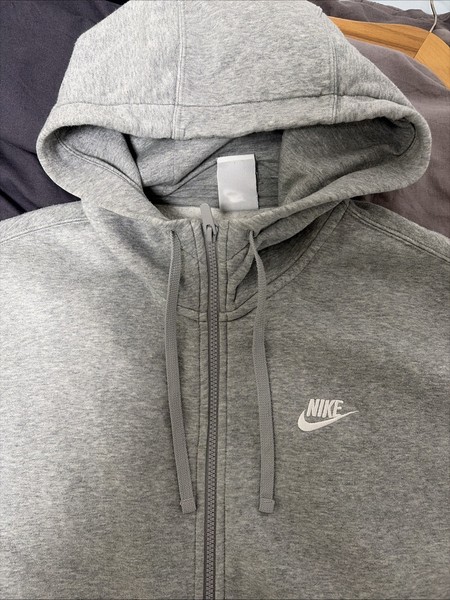 Original Nike Graue Kapuzenjacke – Größe M – Klassischer Sportstil