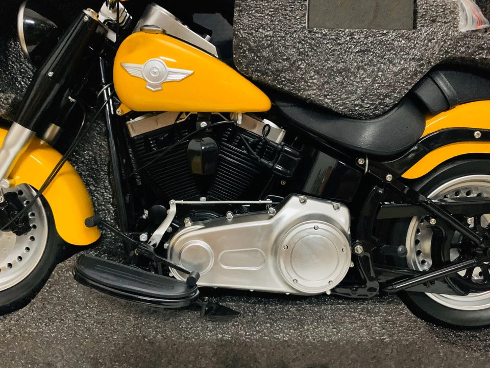 Zytoys 1/6 Scale DieCast Model Bike Heavy Vehicle Motorcycle Yellow New in Box - Image 4 of 4