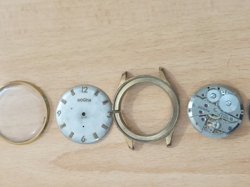 Montre Mécanique DOGMA Suisse Pour Pièces Détachées - Boîtier Acier Inox Jaune - Occasion / État Fonctionnel Inconnu