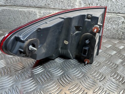 ＢＭＷ　Ｆ１１　５シリーズ　前期　純正　テールランプ／63.21-7203233 s-l400.jpg