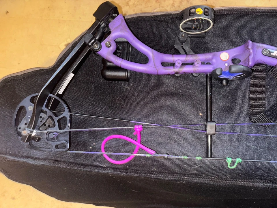 OSO TIRO CON ARCO Especie Largo Dibujo Mano Izquierda 55-70LB VELO STOKE PAQUETE COMPLETO ¡NUEVO EN CAJA!! Foto 3 de 4