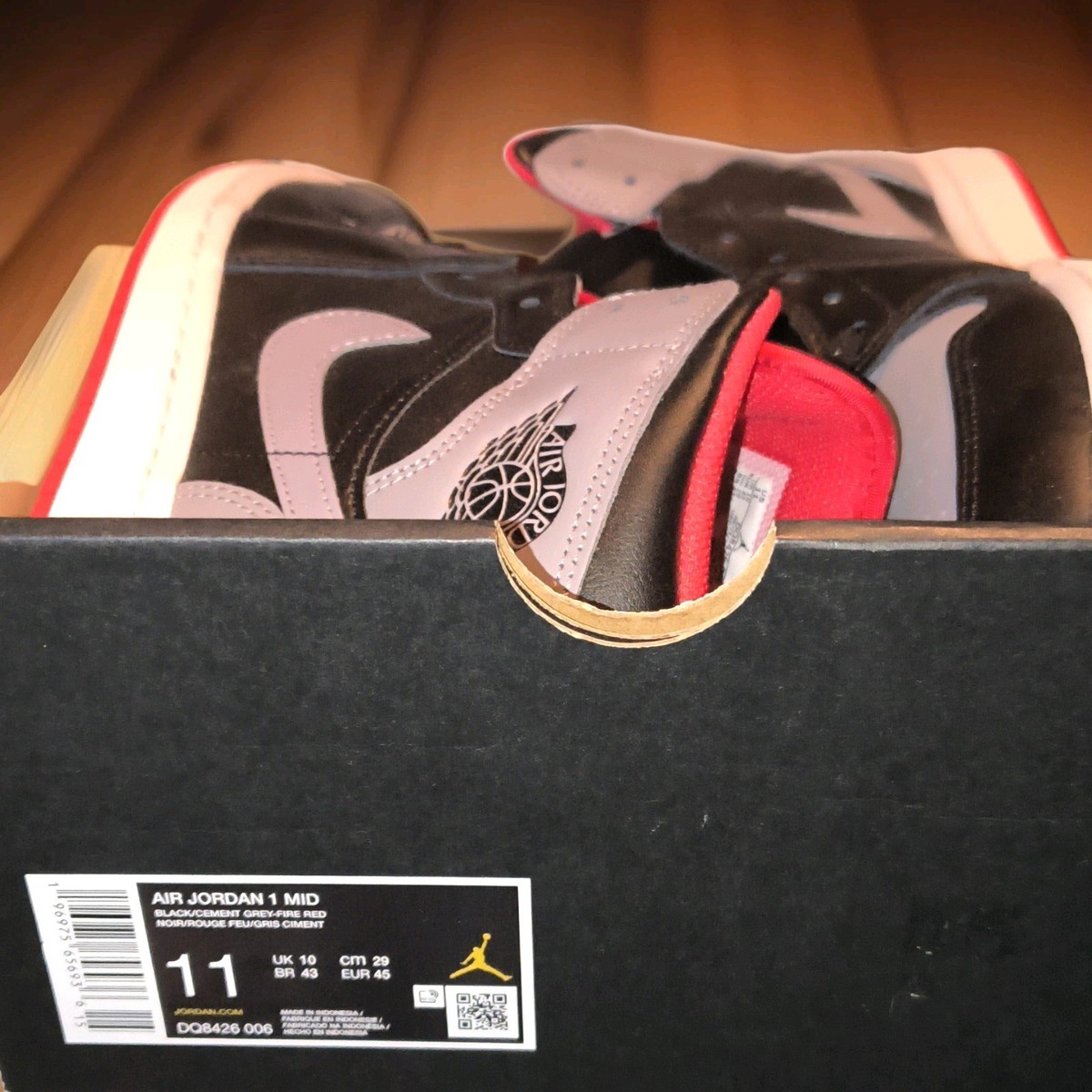 Jordan Air Jordan 1 Mid Bred Shadow Black Cement Grey Red 